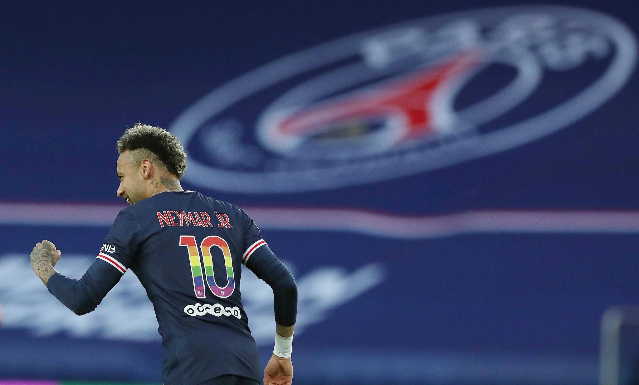 BTi体育-巴黎圣日耳曼大胜获胜，保持不败势头